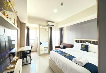 Royal Suites Studio 25th Floor - Citra Plaza Nagoya Apartment has Balcony rooms
