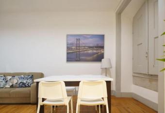 Pink Street Apartment has rooms with a private hot tub