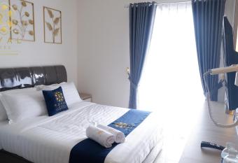 Royal Suites Studio 28th Floor - Citra Plaza Nagoya Apartment has Balcony rooms