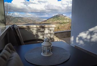 Soba Ulika has Balcony rooms