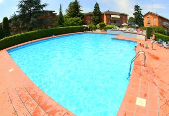 Casa Carla allows 18 year olds to book a room