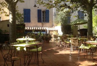 Le Clos Des Ar  mes allows 18 year olds to book a room