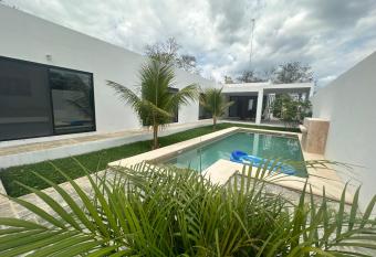 Casa Tortuga Valladolid has rooms with a private hot tub