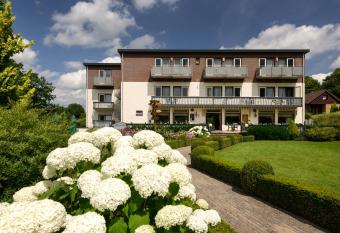 Hotel Bemelmans allows 18 year olds to book a room
