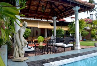 Ayubowan Guesthouse allows 18 year olds to book a room