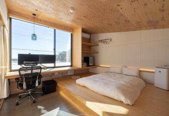    de                      has Balcony rooms