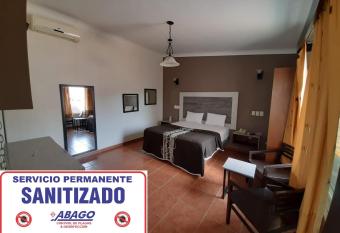 Hotel Aquiles has rooms with a private hot tub