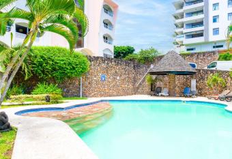 Iriatai Deluxe Apartment with View & Pool has Balcony rooms