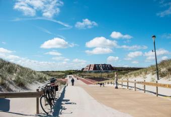 Strandhotel Buren aan Zee has Balcony rooms