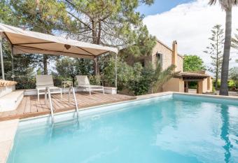 Petit Torrentfals has Balcony rooms