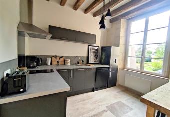 G  te Litt  rature dans le Perche has Balcony rooms