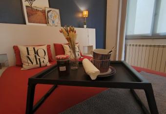 Les Cactus allows 18 year olds to book a room