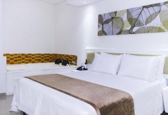 Hotel Zona A has rooms with a private hot tub