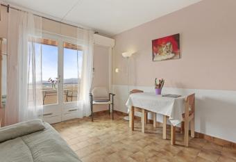 Le Mas Berliat studio N   10 has Balcony rooms