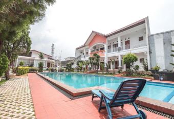 Hotel Lurus allows 18 year olds to book a room