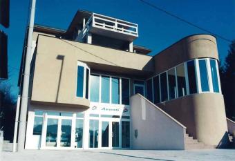 Hotel Avanti has Balcony rooms