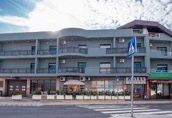 Hotel Europa has Smoking/Balcony rooms