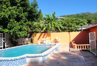 Four bedroom oasis in town with private pool allows 18 year olds to book a room