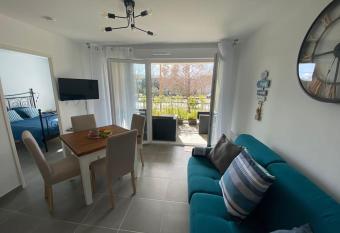 Cogolin Centre 1 bed Appartment has Balcony rooms