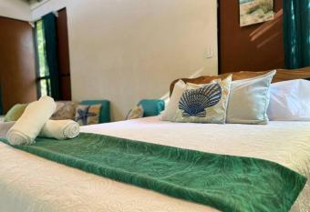 M  gica caba  a en medio del bosque en Isla Venado has Balcony rooms