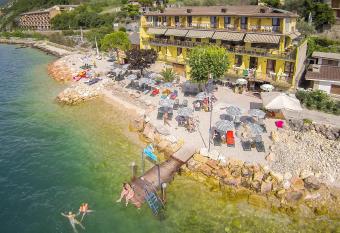 Taki Village has Balcony rooms