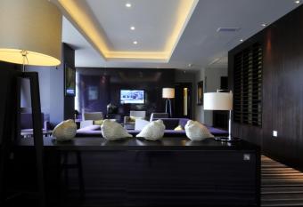 The Golf Hotel Woodhall Spa allows 18 year olds to book a room