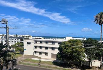 BYO kids! Family unit in the heart of Kings Beach has Balcony rooms