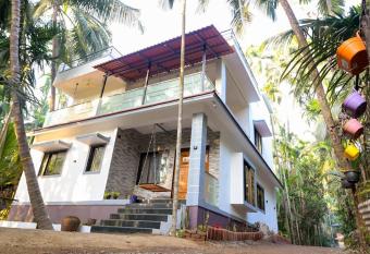 Anant Villa Chaul Alibaug Near Nagav Revdanda Beach has Balcony rooms