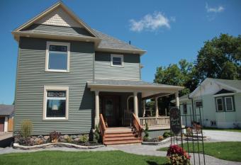 Inn136 Guest House has Balcony rooms
