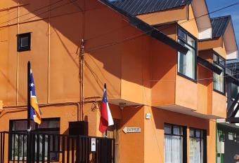 Hostel San Agust  n allows 18 year olds to book a room