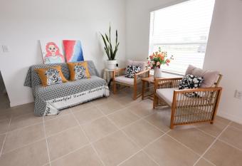 Cozy 1BR Shared House near Orlando Attractions allows 18 year olds to book a room