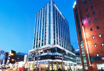 Solaria Nishitetsu Hotel Busan allows 18 year olds to book a room