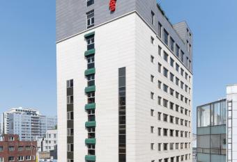 Travelodge Myeongdong Namsan allows 18 year olds to book a room