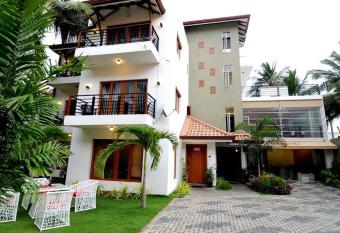 Hotel Shanelo has Balcony rooms