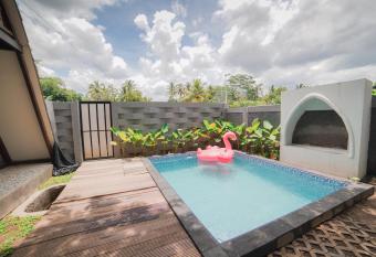 Ubu Villa Kinanthi allows 18 year olds to book a room