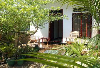 Green Garden Guest Mirissa has Balcony rooms
