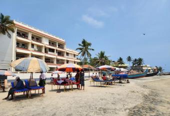 Hotel Searock has Balcony rooms