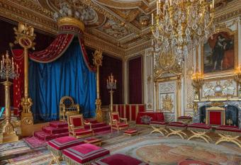 The Empress Palace Hotel has rooms with a private hot tub