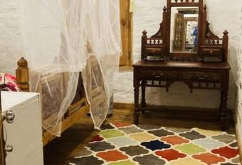 Stone Bungalow - Colonial Style has Balcony rooms