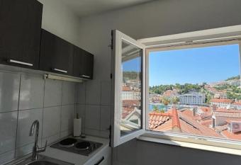 Apartment Antonijo allows 18 year olds to book a room