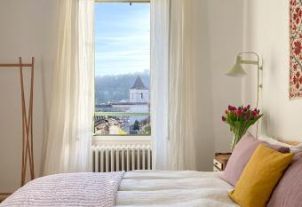 Le Coucou Montcuq allows 18 year olds to book a room