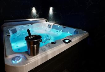 Love Room L   crin des Sens allows 18 year olds to book a room