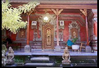 Royen Balinese Family Guest House- Traditional Batuan Homestay allows 18 year olds to book a room