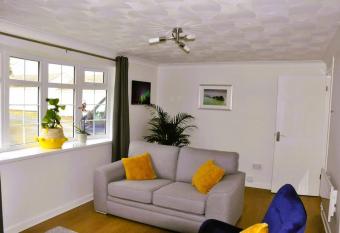 Ocean Breeze, Gower Holiday Village. Allows Dogs has rooms with a private hot tub