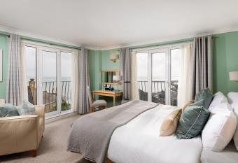 Hotel Penzance allows 18 year olds to book a room