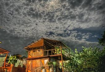 Puerta al Mar Ecolodge Glamping allows 18 year olds to book a room