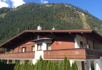 Zillertrollen has Balcony rooms