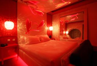 Habana Motel allows 18 year olds to book a room