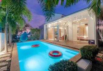 Near Beach One Pool Villa 1 allows 18 year olds to book a room