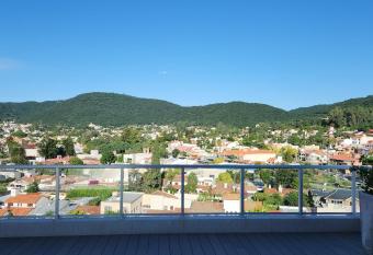 Las Heras Depto has rooms with a private hot tub